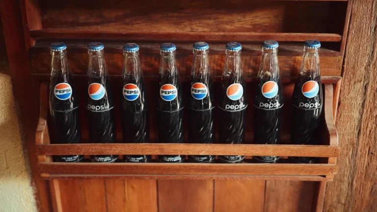 Snapple Knicks Championship Bottle Hunt Sends New Yorkers on a Scavenger Mission Snapple Knicks championship bottle