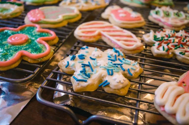 Mini Pop-Tart Cookies Bring Jam-Filled Nostalgia to Your Baking Sheet mini Pop-Tart cookies